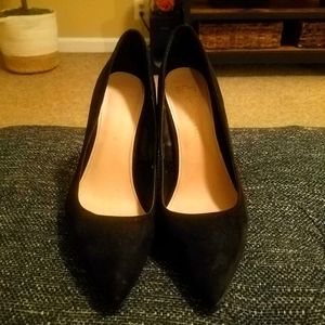 Pointy toe pumps